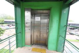 Prefeitura culpa vandalismo por elevador estragado na passarela da rodoviária