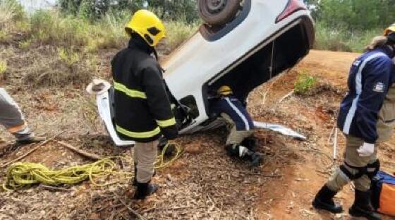 Motorista fica ferido após capotar veículo em rodovia de MT