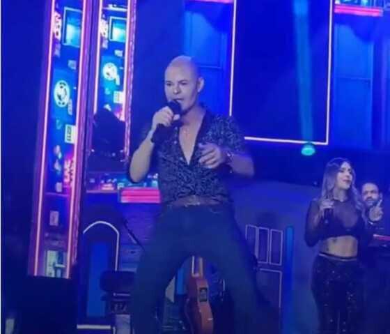 Visual do cantor Eduardo Costa assusta fãs e gera preocupação