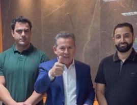 Mauro assina contrato de locação para show do Guns