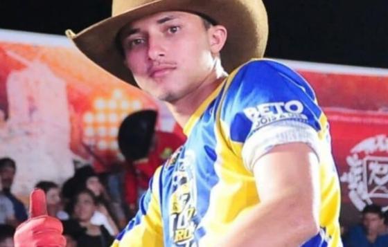 Peão morre depois de ser pisoteado por boi em rodeio