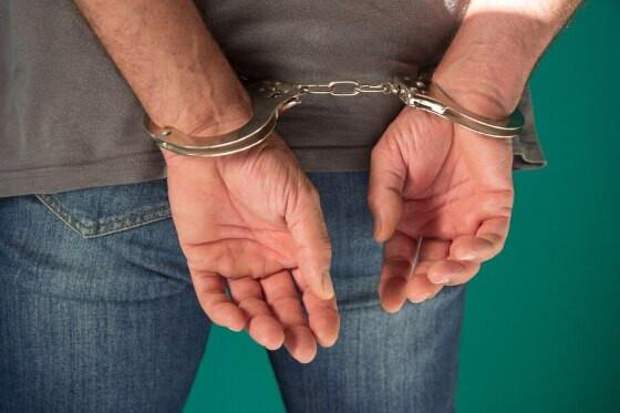 Homem sofre tentativa de homicídio, mas acaba preso por dever pensão
