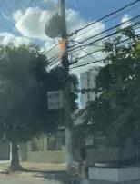 Poste de energia pega fogo em Cuiabá; vídeo