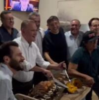 Wellington corta abóbora e brinca: 