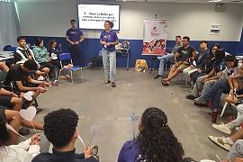 Projeto FloreSer debate ciúme, controle e violência com estudantes